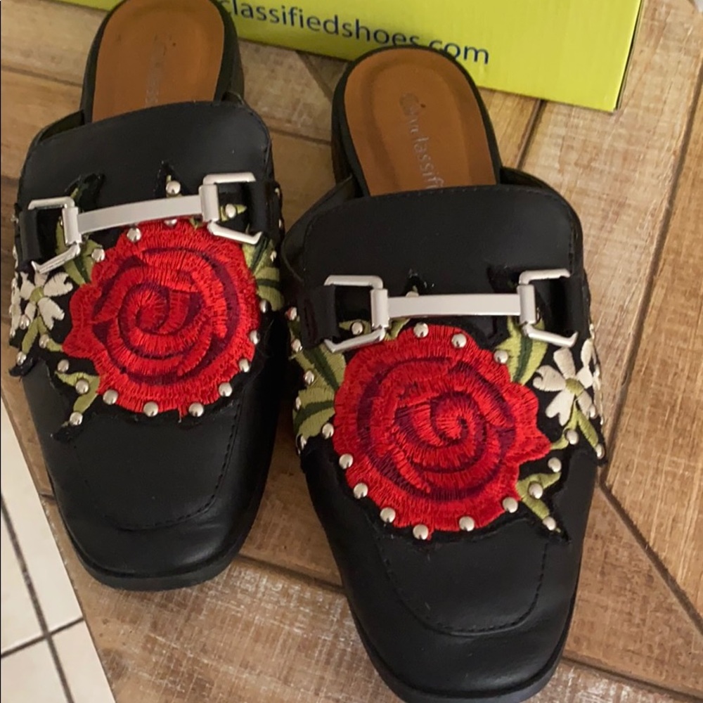Black Rose Embroidery Backless Slip On Loafer Mule